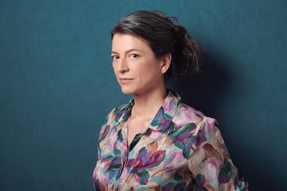 Siempre talentosa, desde el comienzo: su primer libro de cuentos, "El núcleo del disturbio", ganó el Fondo Nacional de las Artes y el Concurso Nacional Haroldo Conti