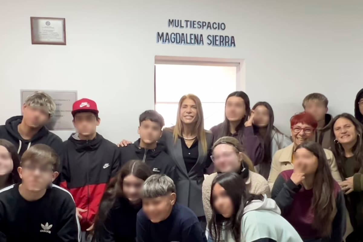 Sierra, al inaugurar la sala multimedia de la Escuela Secundaria Nº4, de Gerli