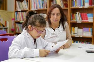 Siete de cada 10 estudiantes alcanzaron el nivel más alto de comprensión lectora