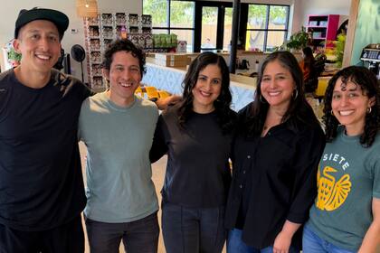 Siete Foods es una marca de alimentos creada por una familia mexicano-estadounidense