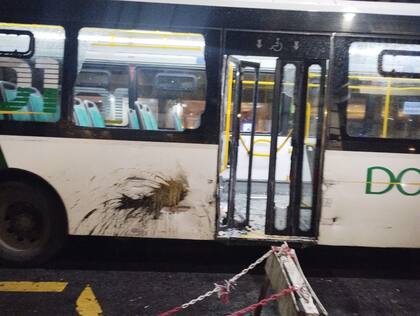 Siete heridos en un fuerte choque entre dos colectivos en plena 9 de julio