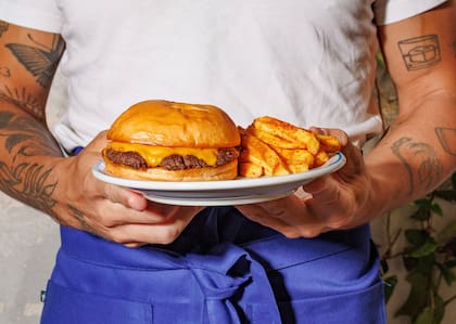 Sifón presenta una edición especial de Wagyu Cheeseburger en colaboración con Juan Barcos