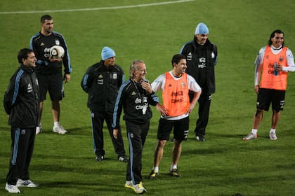 Signorini viajó al Mundial Sudáfrica 2010 como preparador físico; hoy pidió a los jugadores de la selección argentina que se posicionen en contra de las SAD