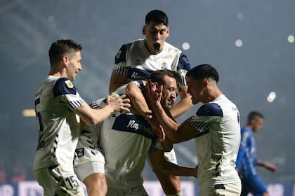 Sigue de festejo Gimnasia, que le ganó como local a Godoy Cruz; el gol de Brahian Alemán abrió el marcador