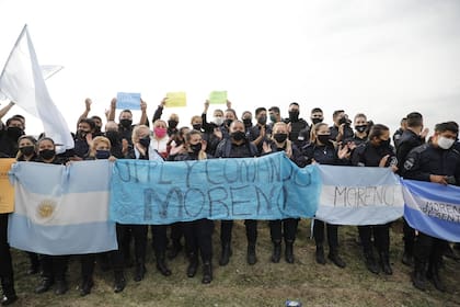 Policías de casi todos los distritos se sumaron en las protestas