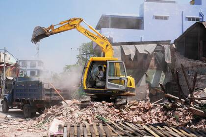 Siguen hallando sobrevivientes tras sismo en Myanmar