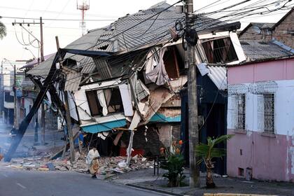 Siguen las tareas de rescate a contrarreloj, y hay cientos de muertos y desaparecidos tras el terremoto en Colombia