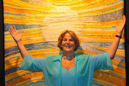 Silke es una artista visual y especializada en el arte textil reconocida internacionalmente y da clases en la Fundación Columbia