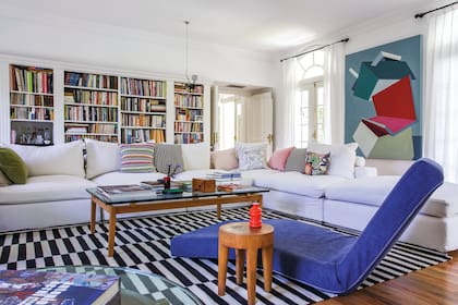 Para la daybed articulable (Missoni), la dueña tiene varias fundas lisas y estampadas que va cambiando durante el año.