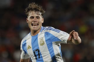 Tenía problemas de estatura y ahora hace goles cada vez que ingresa: el chico que sigue los pasos de Messi