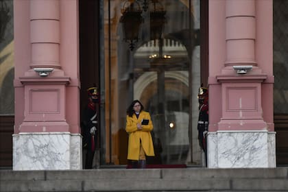 Silvia Batakis, al salir de la Casa Rosada, antes de su viaje a Washington