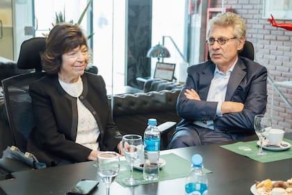 Silvia Gold y Hugo Sigman, en la entrevista con LA NACION, en Córdoba