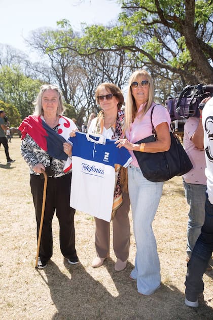 Silvia Molinari de Heguy, Susy Castagnola y Cecilia Rodríguez Piola de Pieres.