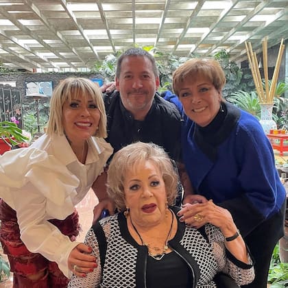 Silvia Pinal era madre de la actriz Sylvia Pasquel, la cantante Alejandra Guzmán, Viridiana Alatriste, quien falleció en 1982, y Luis Enrique Guzmán