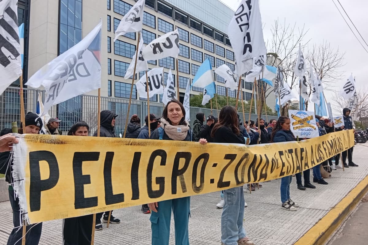 Silvia Saravia, referente de Libres del Sur, en la protesta contra Mercado Libre