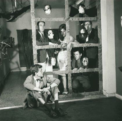 Silvia Torras en la muestra Arte destructivo con Kenneth Kemble, Jorge López Anaya, Jorge Roiger y Luis Wells