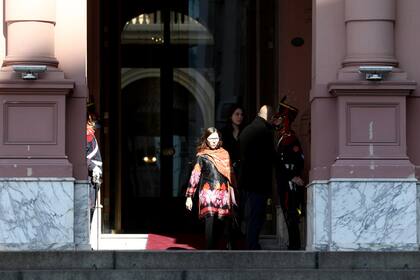 Silvina Batakis, al salir hoy de la Casa Rosada tras haberse reunido durante dos horas con el Presidente