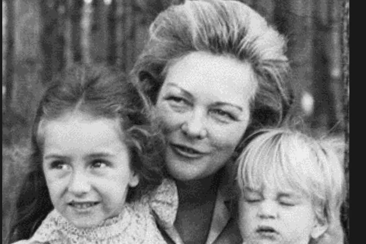 Silvina con sus nietos mayores