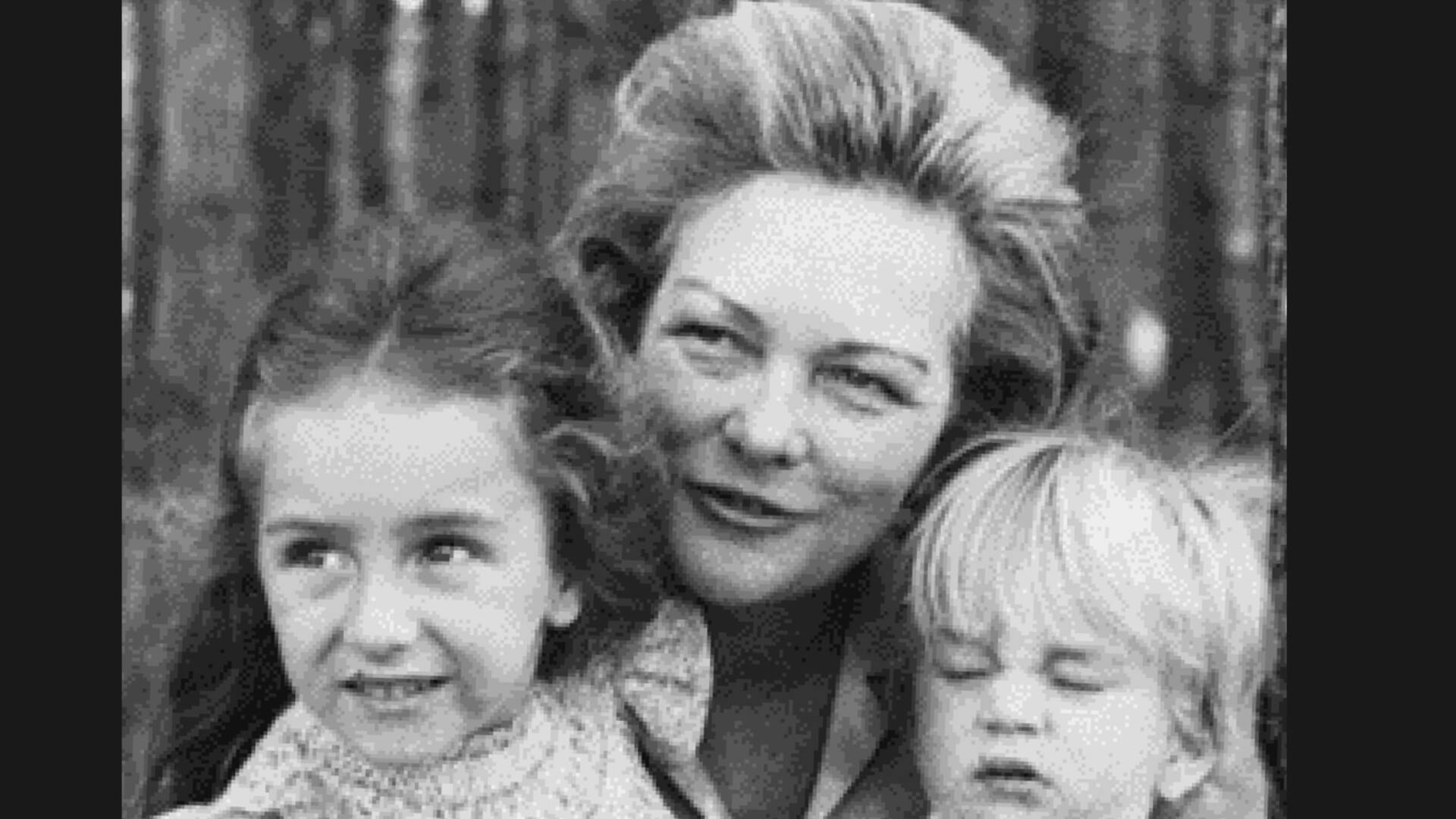 Silvina con sus nietos mayores