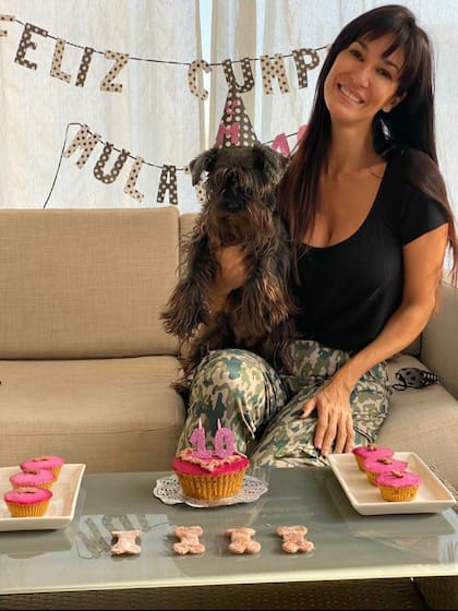 Silvina Escudero junto a Mulata