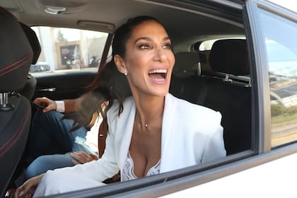 Silvina Escudero y un novio con mucha vergüenza