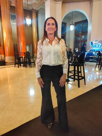 Silvina García Tobar, vicepresidenta 1° de Conciencia en el Salón Principal de la Bolsa de Comercio de Buenos Aires