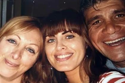 Silvina Luna con sus papás, Roxana y Sergio (Foto Archivo)