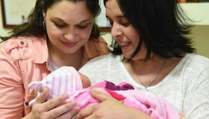Silvina y Paula, las madres de Francesca