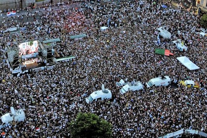 Silvino y Graciela, los padres del joven asesinado en Villa Gesell, fueron acompañados por familiares de otras víctimas en un colectivo reclamo contra la violencia criminal