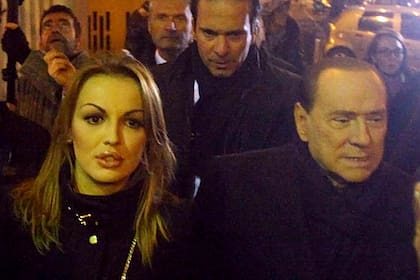Silvio Berlusconi y Francesca Pascale, juntos ante las cámaras