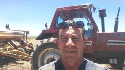 Silvio Montenegro trabaja en el sur santafecino en un campo agrícola en la zona de Chabas y otro ganadero en Cepeda