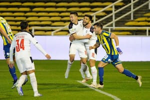 Silvio Romero, autor de dos golazos en Rosario, ante Central, para que Independiente ganara por 2-1 y se mantuviera puntero del Torneo 2021.