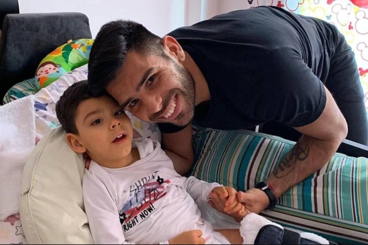 Silvio Romero y su pequeño hijo Mateo, que sufre parálisis cerebral
