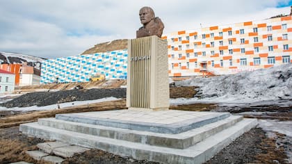 SÍMBOLOS. La estatua de Lenin, en Barentsburg, zona de la minera estatal rusa