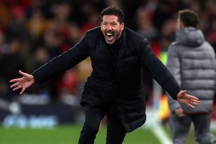 Simeone festeja en Anfield: Atlético de Madrid venció a Liverpool y pasó a cuartos