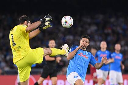 Simeone se cubre ante la salida de Alisson