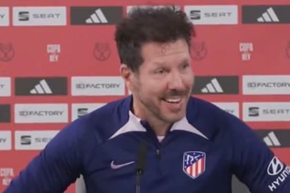 Simeone y una salida risueña ante una pregunta previa al partido de Atlético contra Athletic, por la Copa del Rey