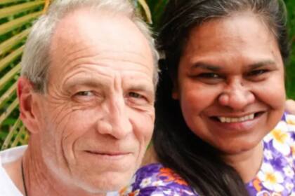 Simon Dorante-Day junto a su esposa Elvianna; ambos llevan adelante acciones legales para que se lo reconozca como miembro de la familia real