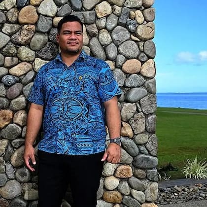Simon Kofe, canciller de Tuvalu: "Nuestra tierra, nuestro océano, nuestra cultura son los bienes más preciados de nuestra gente, y para mantenerlos a salvo... los trasladaremos a la nube"