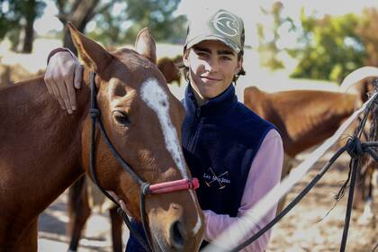 Simón Novillo Astrada, hijo del recordado Javier, continúa la tradición polera familiar en La Aguada.
