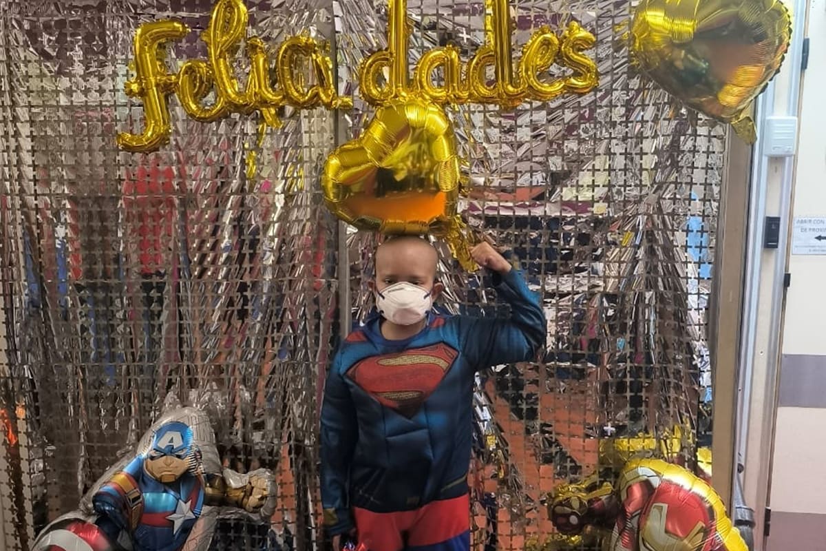 Simón tiene 8 años y pasó los últimos 10 meses internado por leucemia en el Hospital Garrahan