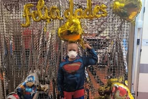 Simón tiene 8 años y pasó los últimos 10 meses internado por leucemia en el Hospital Garrahan
