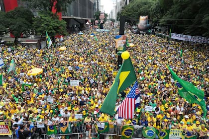 Simpatizantes de Bolsonaro se manifiestan contra Lula en diversas partes de Brasil