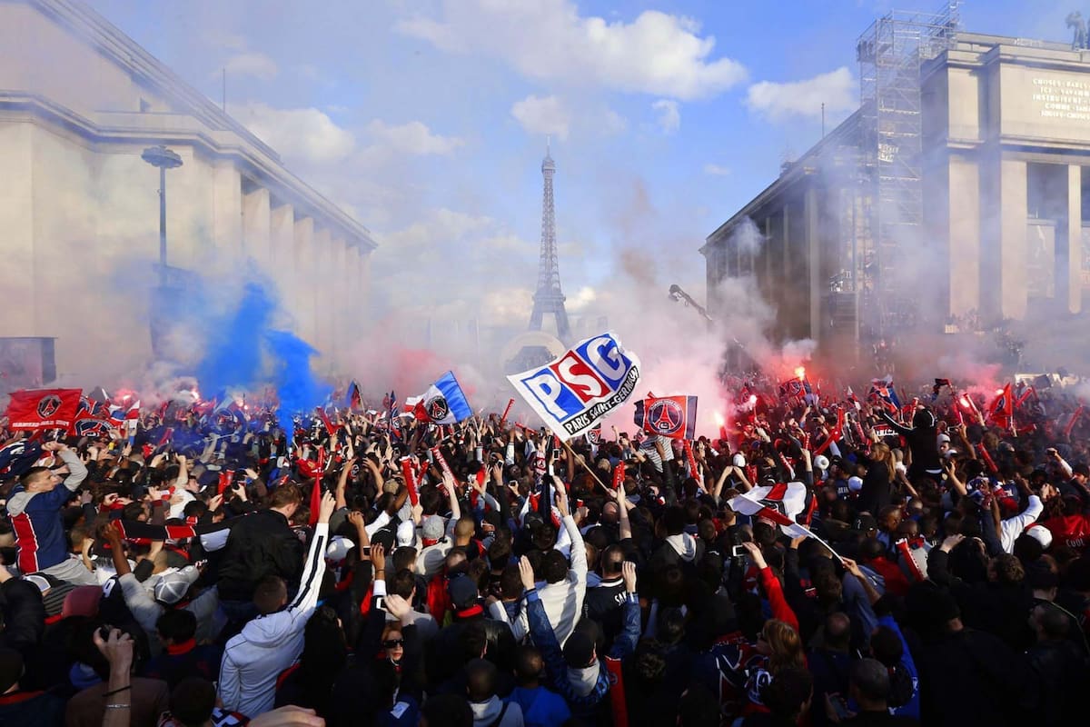 Simpatizantes de Paris Saint-Germain en una de las varias celebraciones que tuvieron en los últimos años; la Asociación Nacional de Hinchas de Francia firmó un comunicado al que se adhirieron aficionados de varios países europeos.