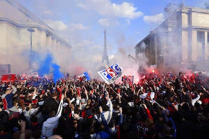 Simpatizantes de Paris Saint-Germain en una de las varias celebraciones que tuvieron en los últimos años; la Asociación Nacional de Hinchas de Francia firmó un comunicado al que se adhirieron aficionados de varios países europeos.