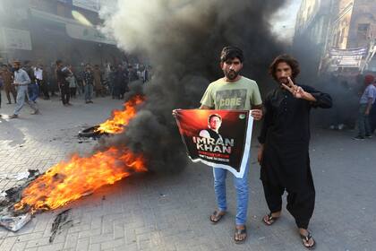 Simpatizantes del ex primer ministro de Pakistán, Imran Khan, durante una protesta contra la detención de su líder en Hyderabad, el 9 de mayo de 2023.