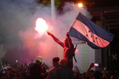 Simpatizantes del partido Libre protestan contra los resultados de las elecciones generales, el 9 de diciembre de 2025, en Tegucigalpa, Honduras