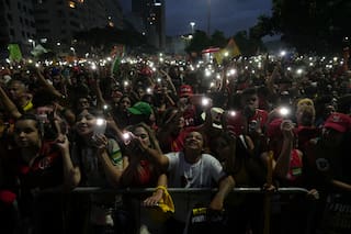 Atemorizada por Bolsonaro, la izquierda de Brasil usa las redes y las calles para impulsar a Lula