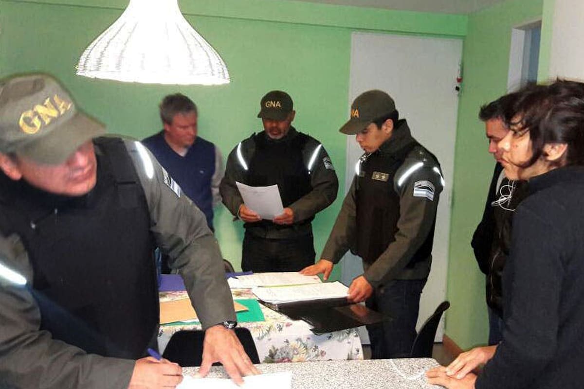 Simulaban mudanzas desde el exterior para realizar contrabando