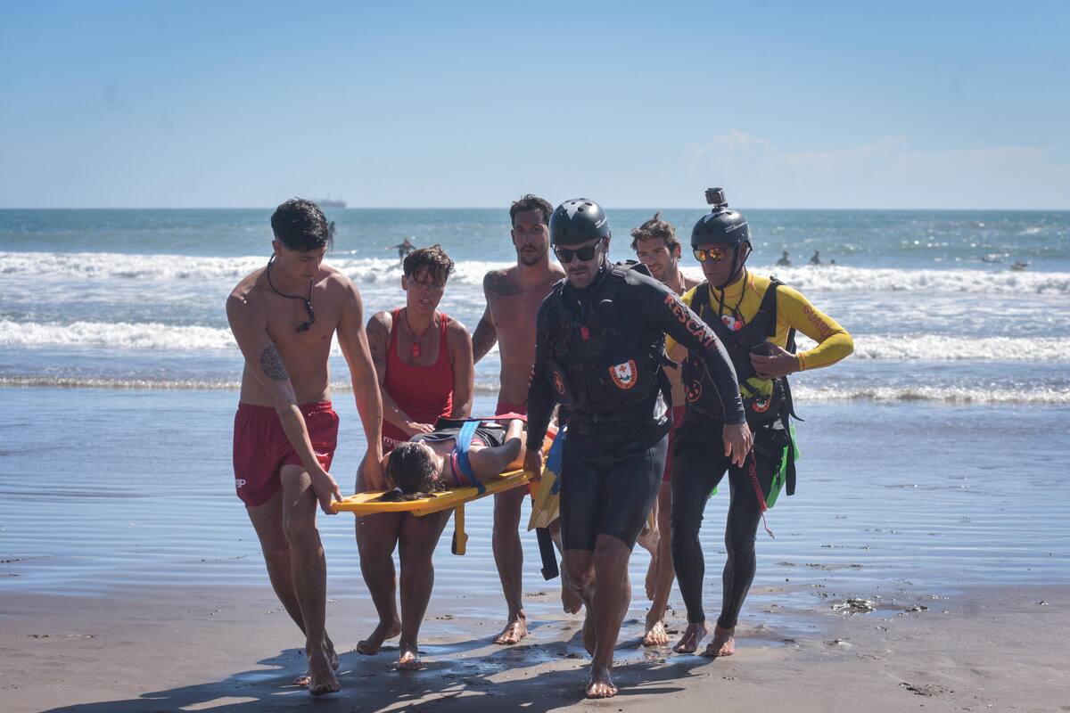 Simulacro de rescate en las playas de Mar del Plata